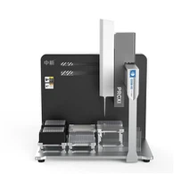 Pracovní stanice s 96 kanály a 12 deskami